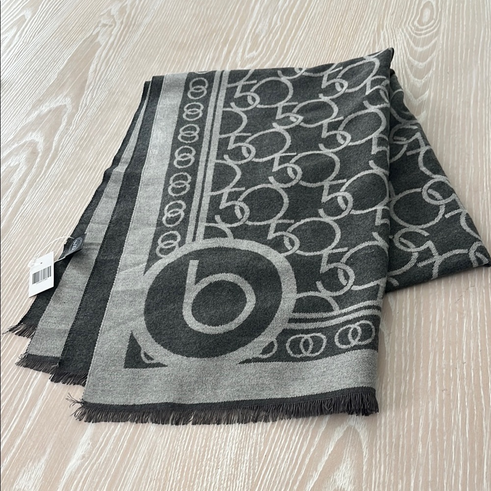 Bloomingdale’s 50th anniversary gray scarf NWT